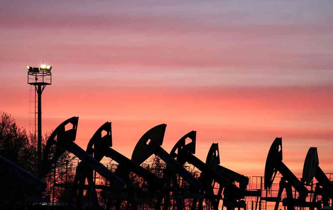 Oil rises as Trump threatens sanctions on Iran partners