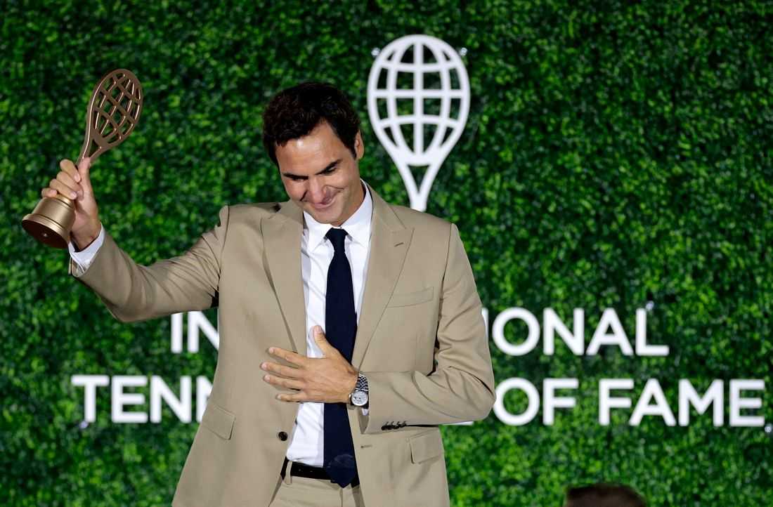 Tennis-Emotional Federer full of love and gratitude at Hall of Fame induction