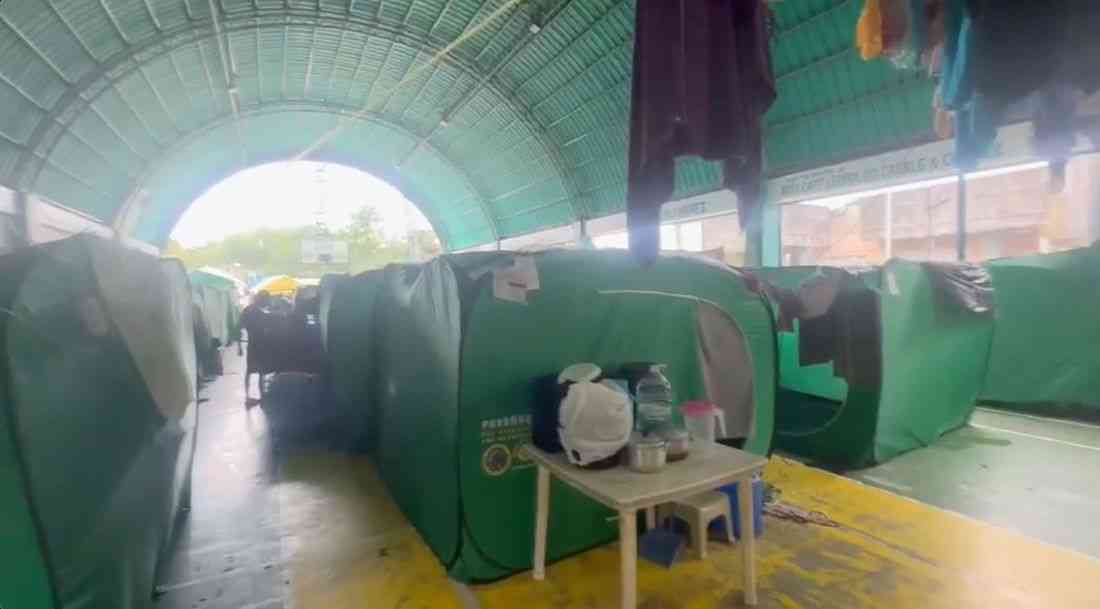 Floodwaters swamp evacuation center housing fire victims in Parañaque
