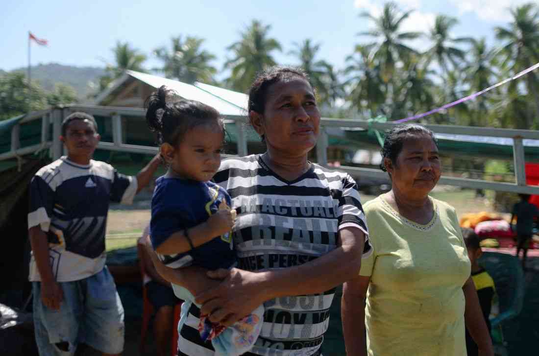 Search for Indonesia quake victims underway on Independence Day