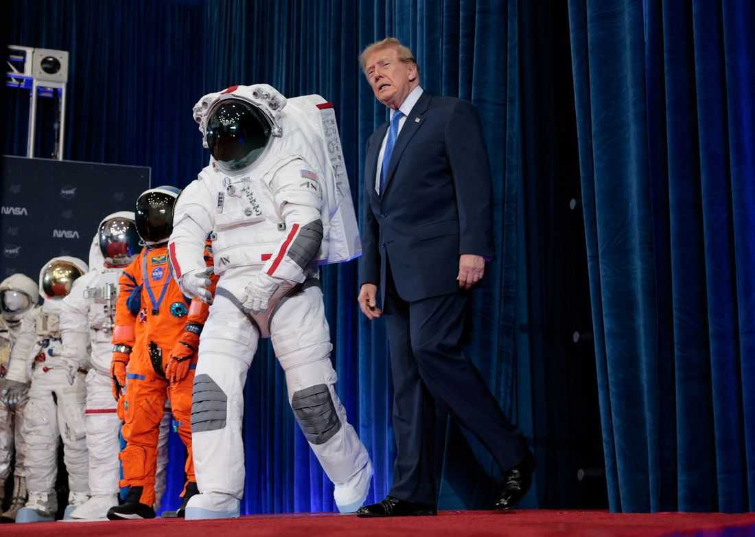 Trump signs order to create a US Space Academy