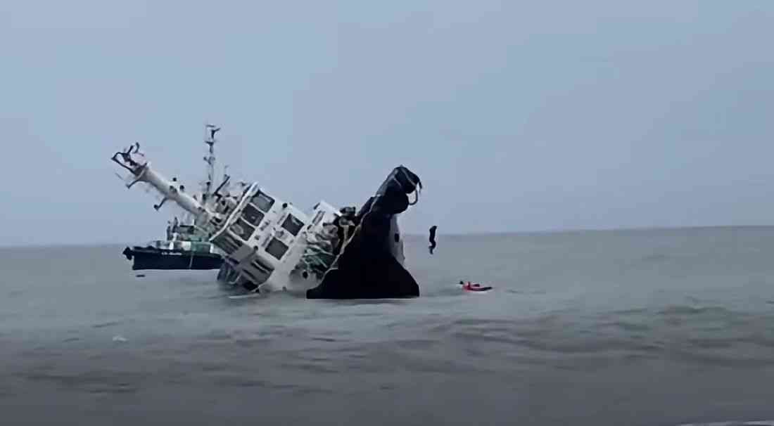 PCG rescues 10 from sunken tugboat in Zambales, monitors waters for possible oil spill