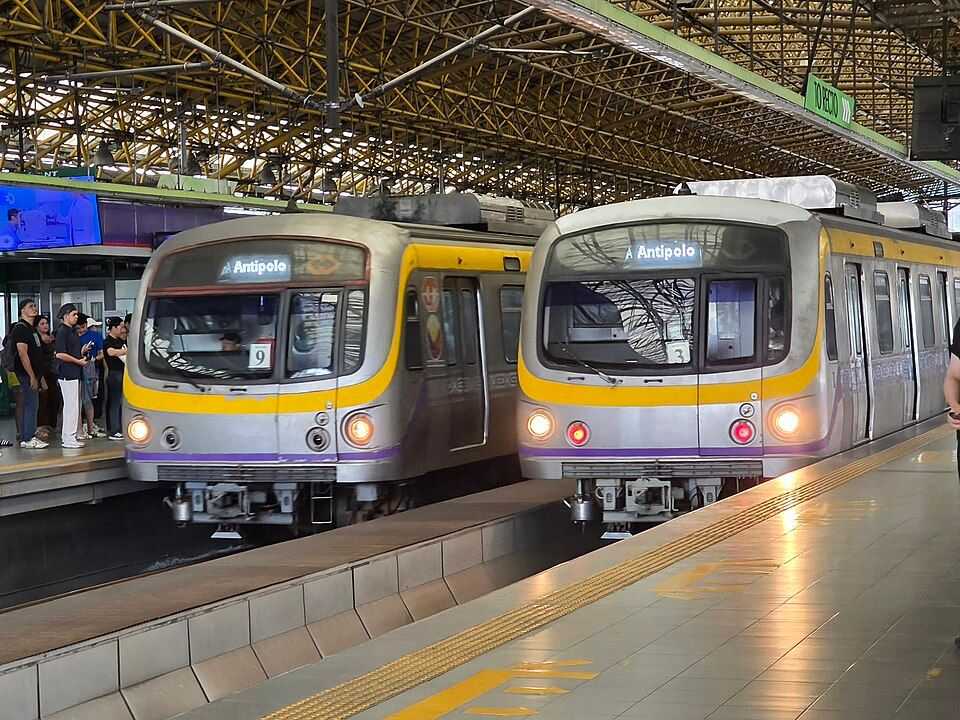 LRT-2 remains on provisional service after lightning damages catenary wire