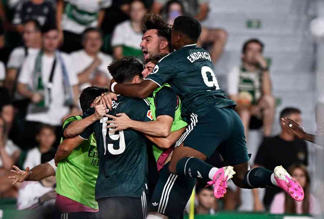 Soccer-Espi winner rescues Real Madrid after Elche comeback