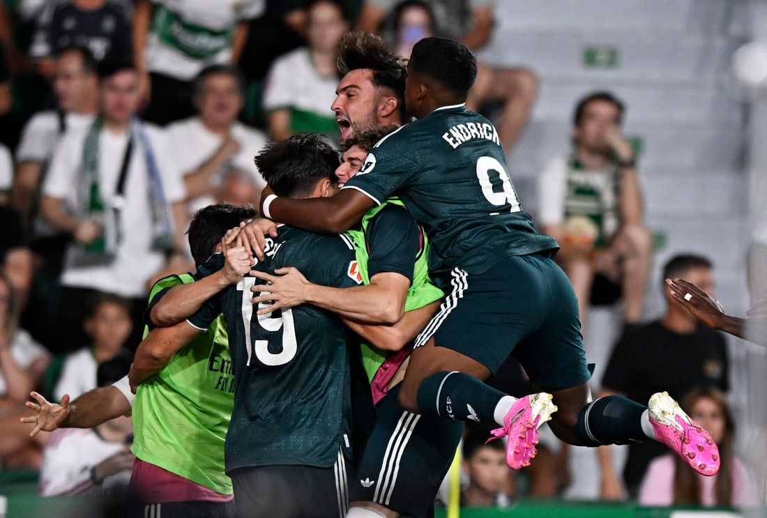 Soccer-Espi winner rescues Real Madrid after Elche comeback