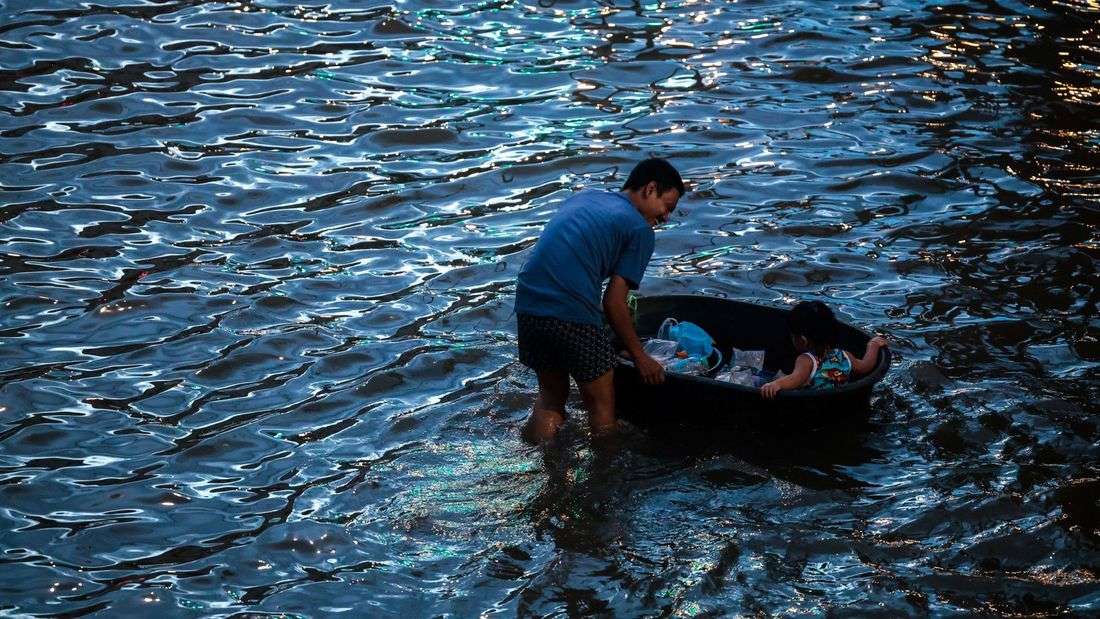 Thailand expects to clear Bangkok floodwater in two to three days, government says