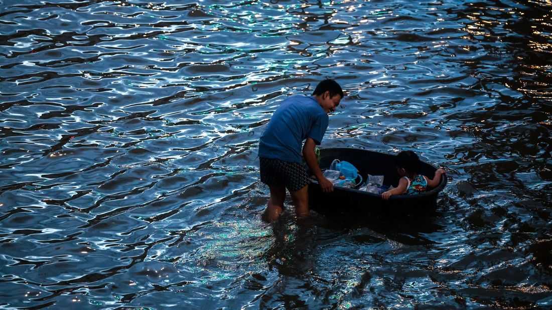 Thailand expects to clear Bangkok floodwater in two to three days, government says