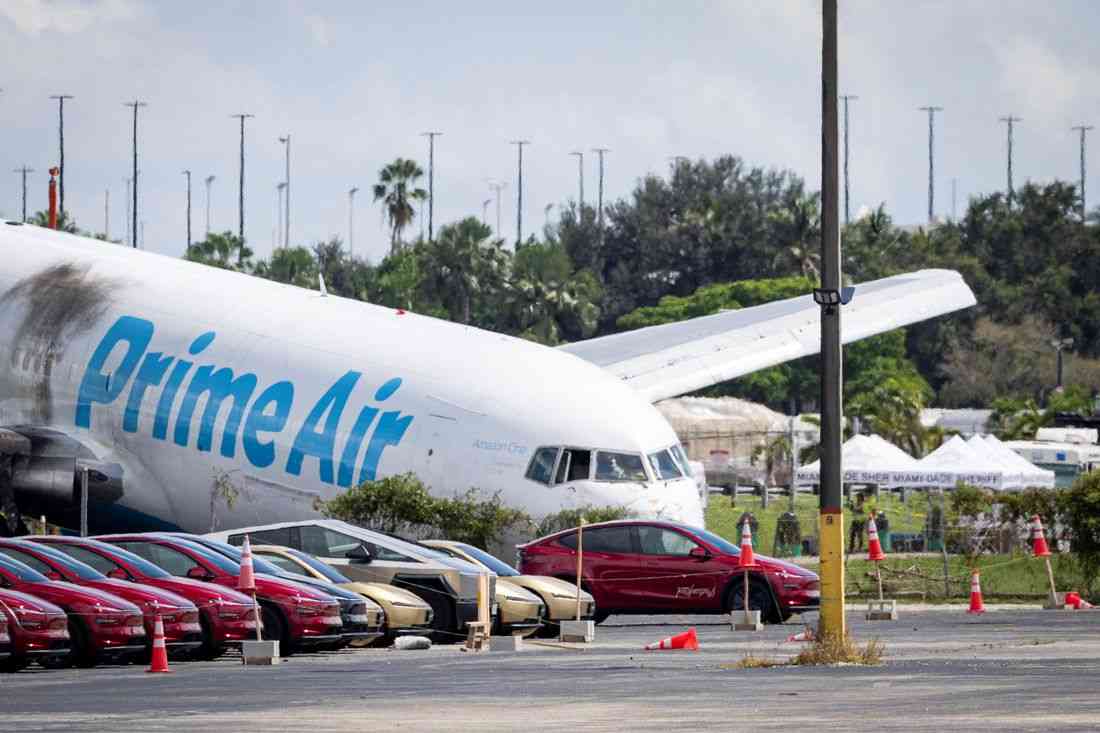 Pilots considered aborting landing after touchdown in Miami cargo crash, NTSB says