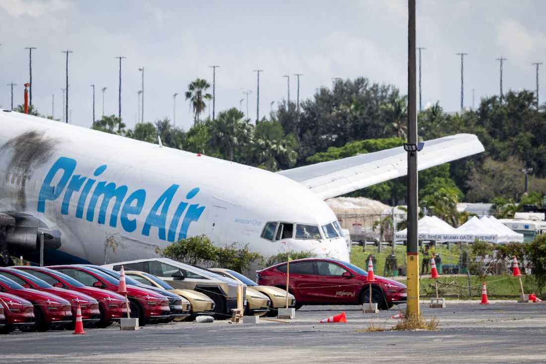 Pilots considered aborting landing after touchdown in Miami cargo crash, NTSB says