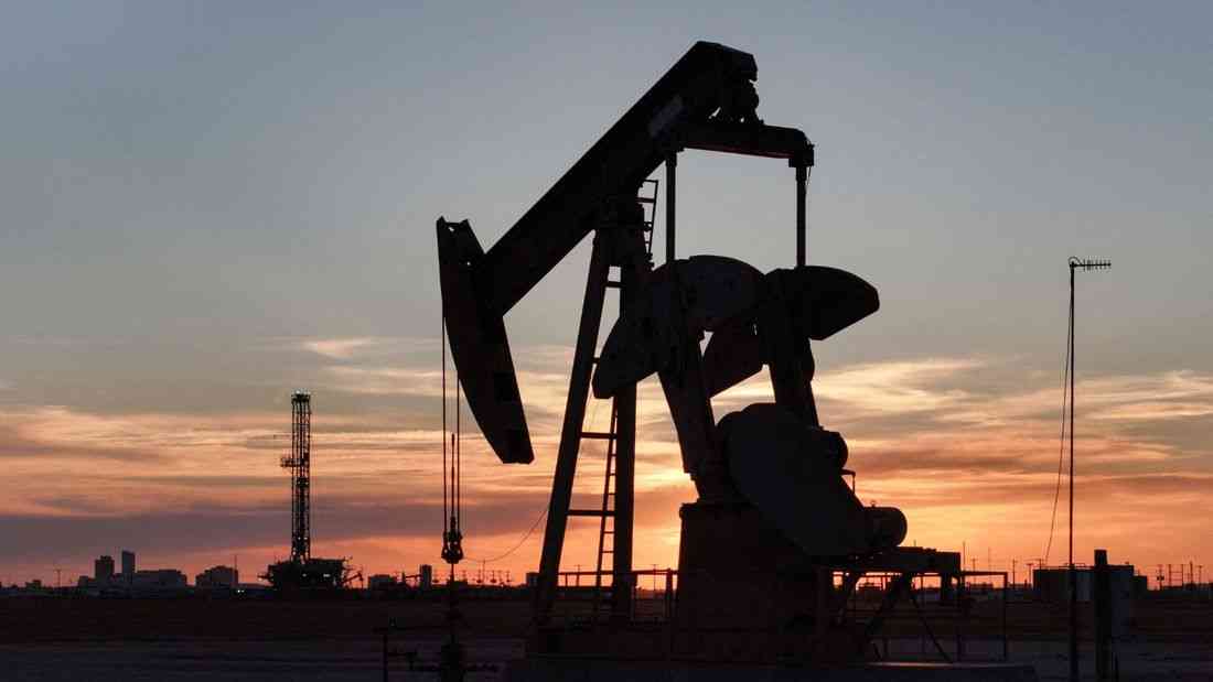 Oil extends gains after US and Iran strike ships