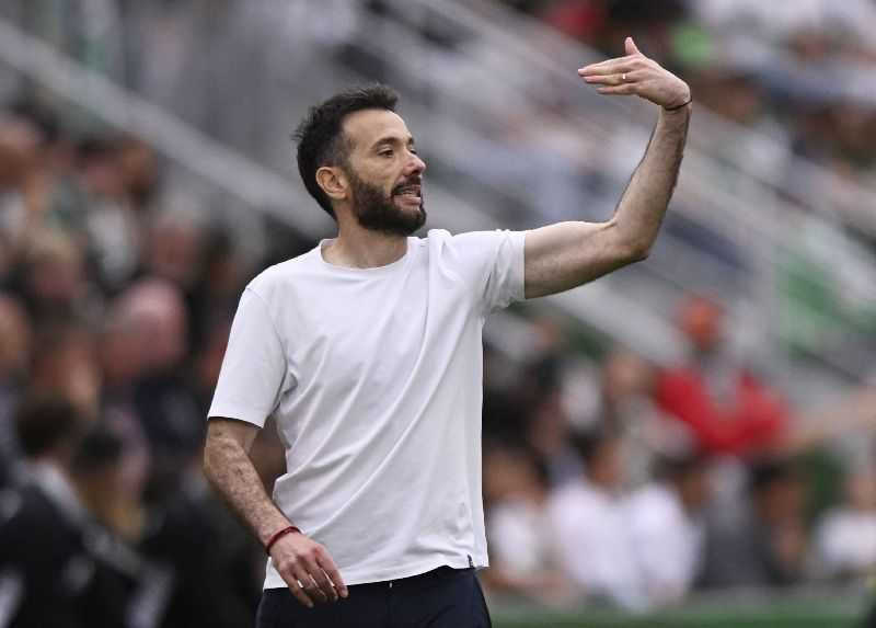 Soccer - Valencia sack CEO and manager Corberan after winless start to season
