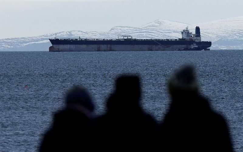 Oil surges 6%, Brent and US crude both surpass $100 on more tanker attacks