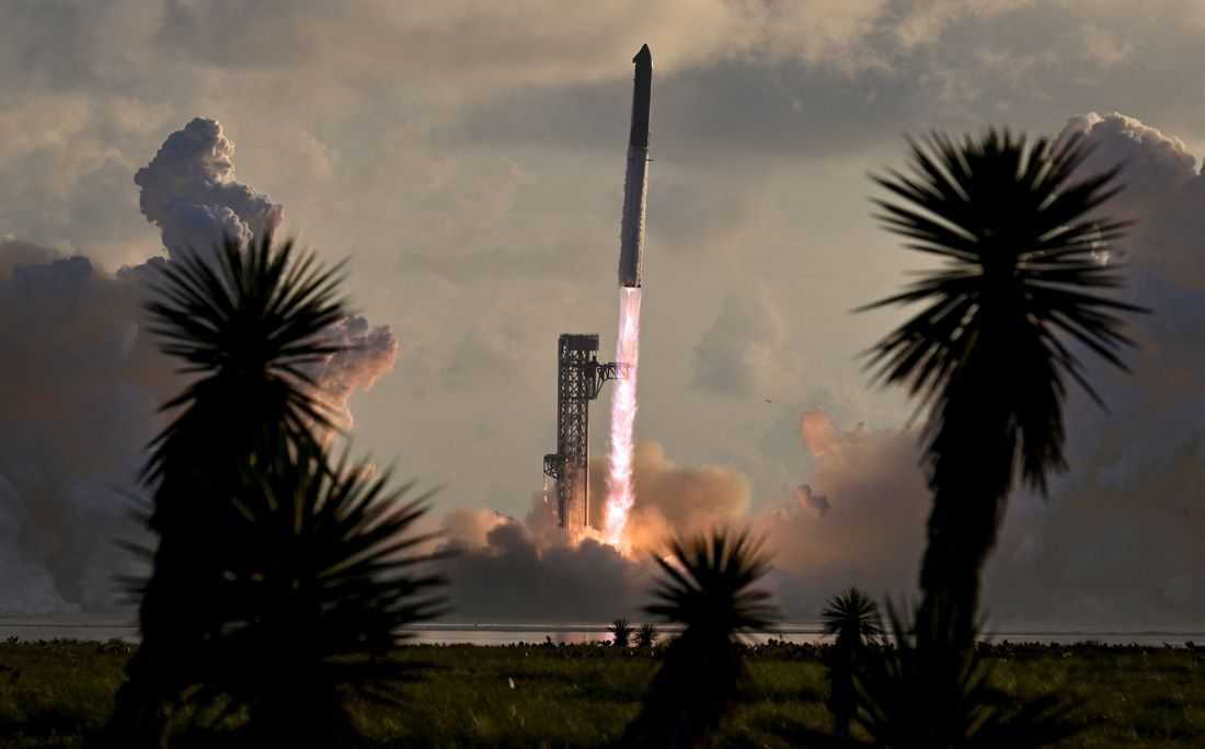 SpaceX's Starship makes orbital debut deploying Starlinks before early ending