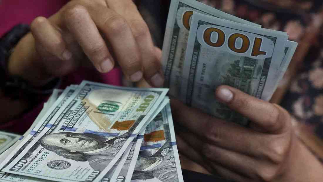 Dollar holds firm as US-Iran tensions lift oil, hawkish Fed bets build