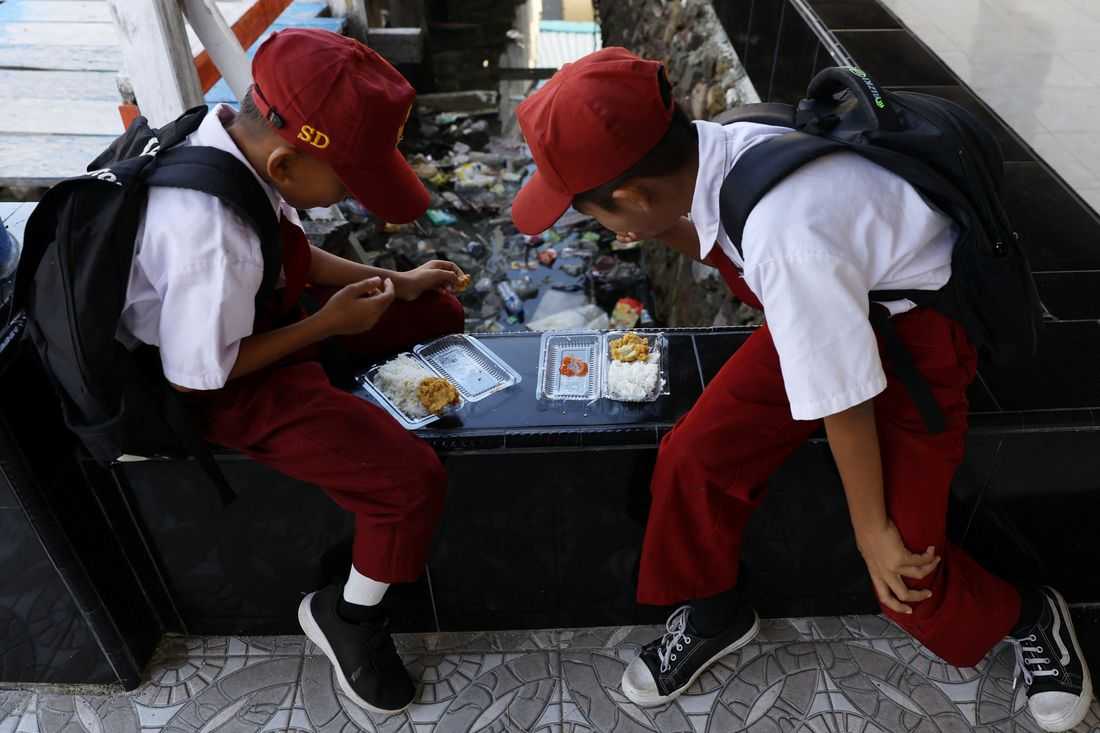 Indonesia to launch 480 free-meals scheme kitchens in October, most to be in remote areas