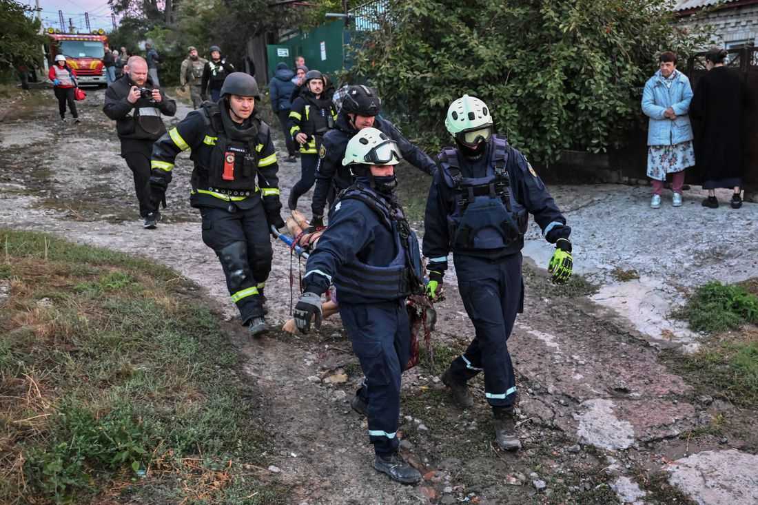 Russian attacks kills three in Ukrainian cities, strikes hit Kyiv districts, officials say