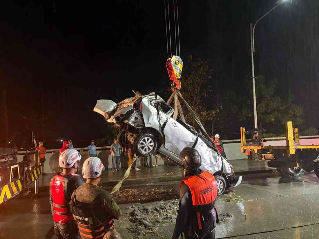 PCG recovers vehicle that plunged from Agana Bridge into Tarlac River