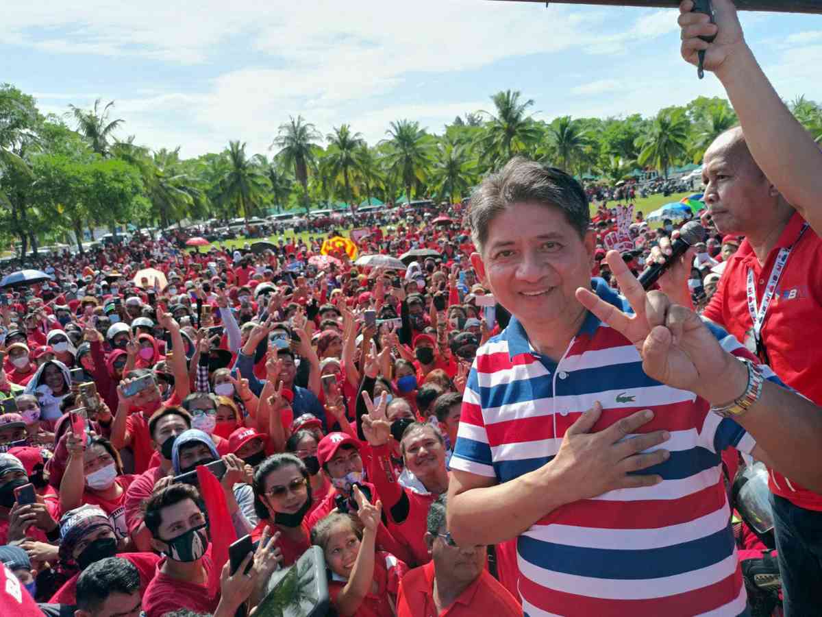 SC suspends Gadon, asks him to explain why he should not be disbarred