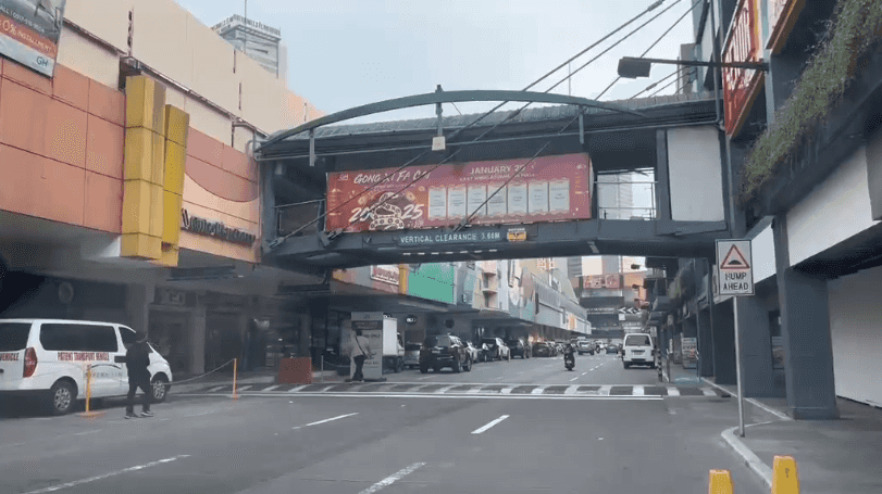 PNP-ACG operatives attacked in Greenhills; 2 officers injured, target escapes