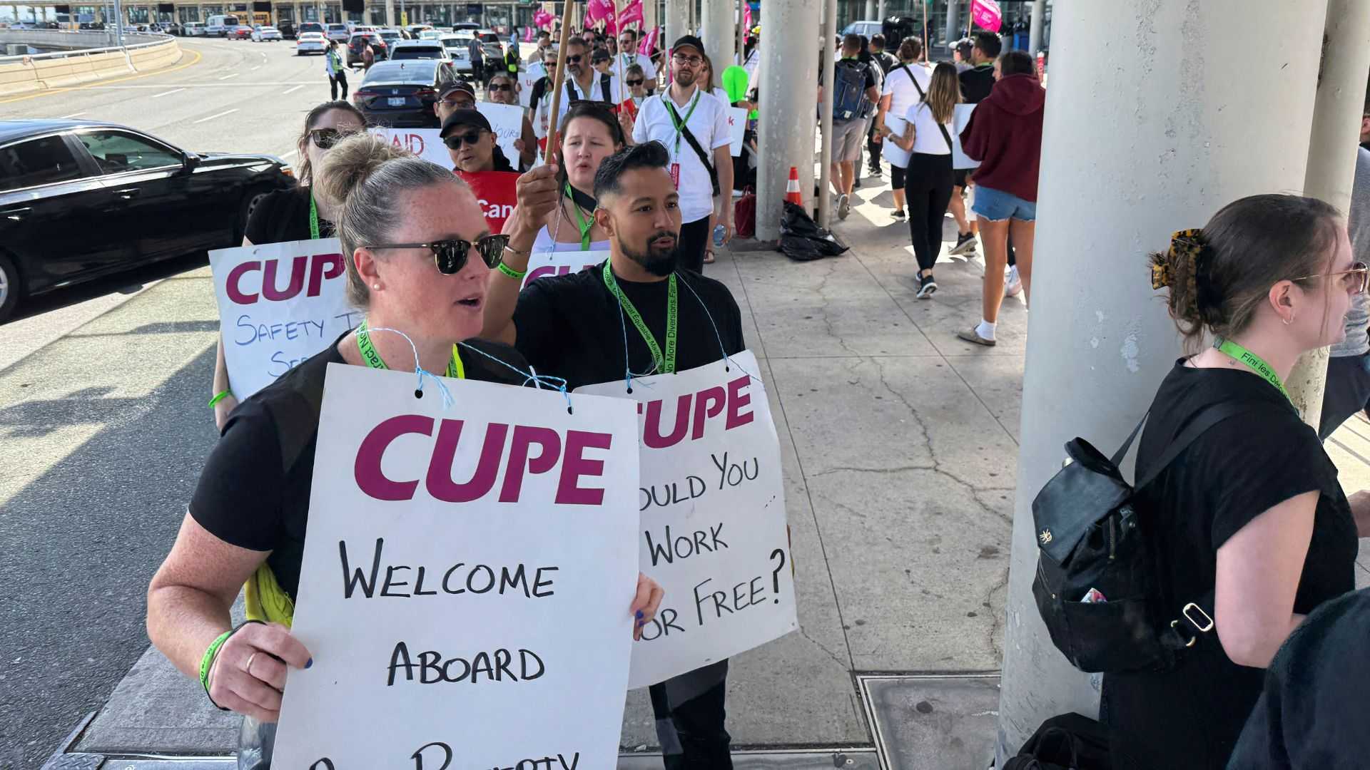Air Canada cabin crew strike enters day four as talks resume