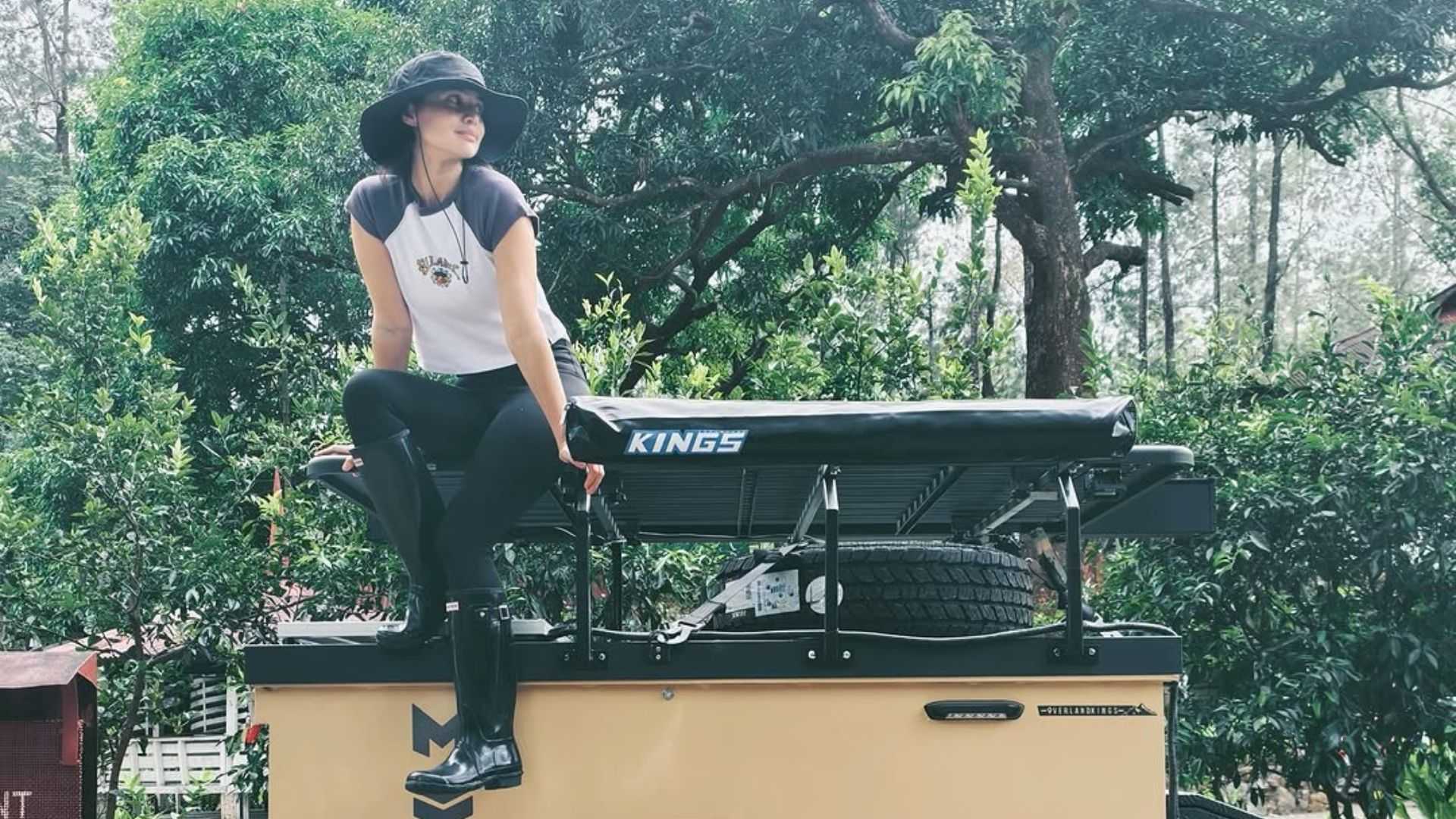 Anne Curtis is back on set for Erik Matti’s upcoming action film