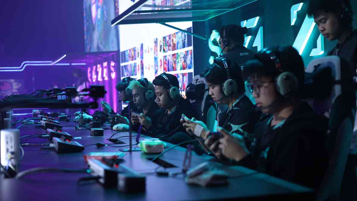 Aurora dominates Twisted Minds in MPL PH Season 15 opening match