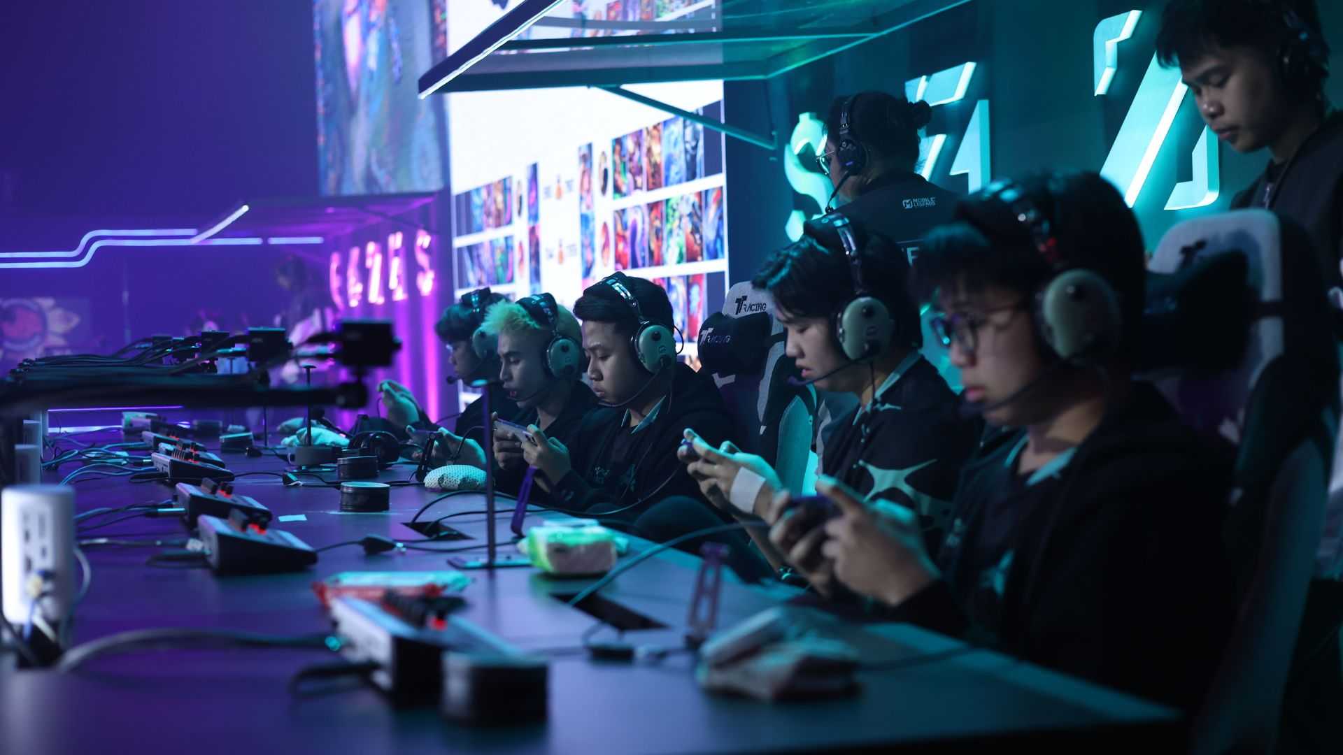 Aurora dominates Twisted Minds in MPL PH Season 15 opening match