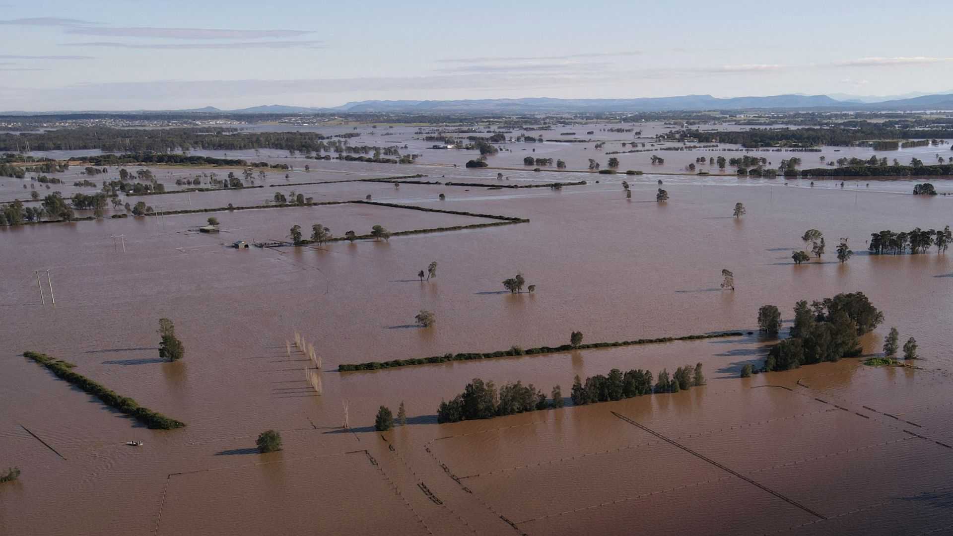 Australia begins clean-up after floods kill 5, damage 10,000 properties