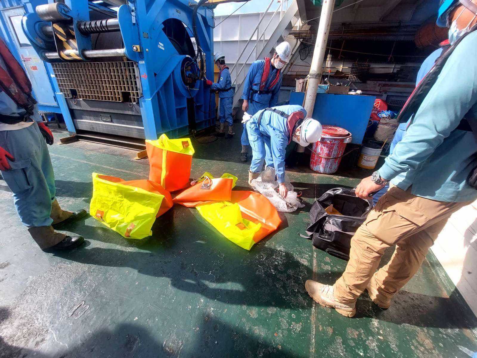 PCG, Japan team start bagging ops to seal leaks of sunken tanker