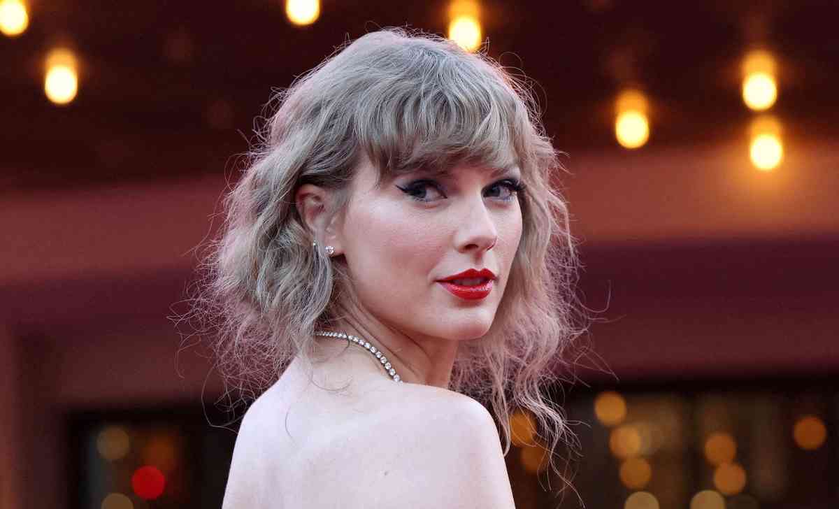 Best believe she’s still bejeweled: Taylor Swift surpasses Rihanna as the world’s richest female musician