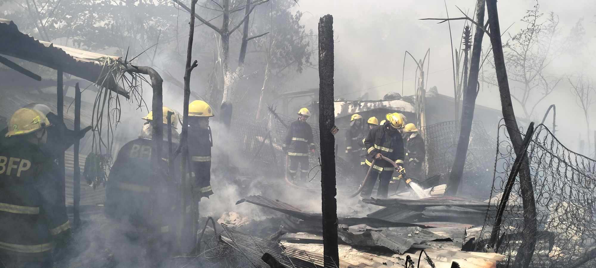 Blaze sweeps through Smokey Mountain residential area in Tondo