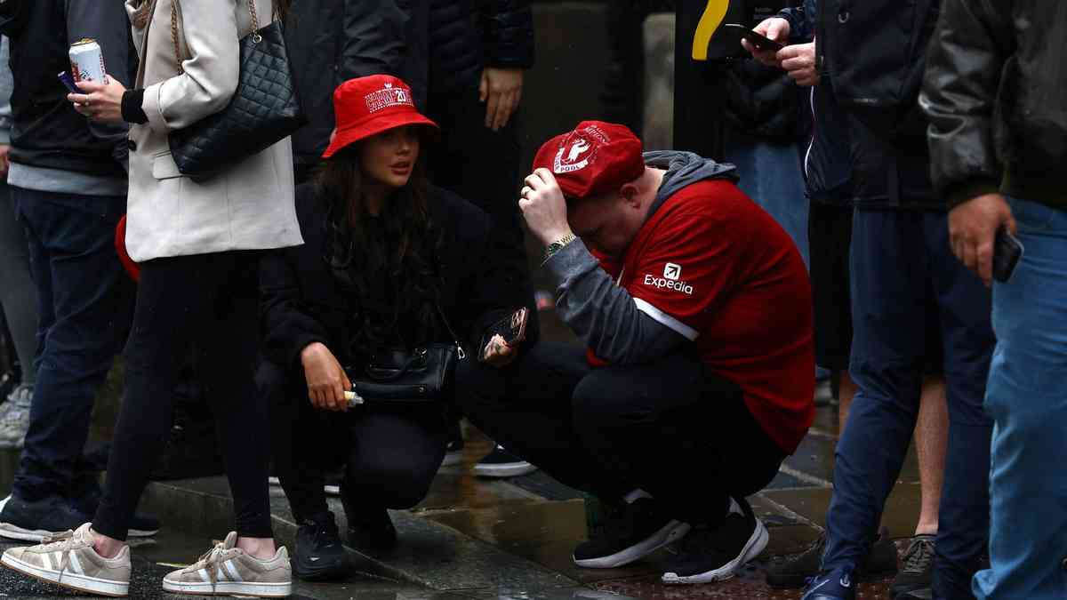 Car ploughs into fans at Liverpool parade, 27 in hospital