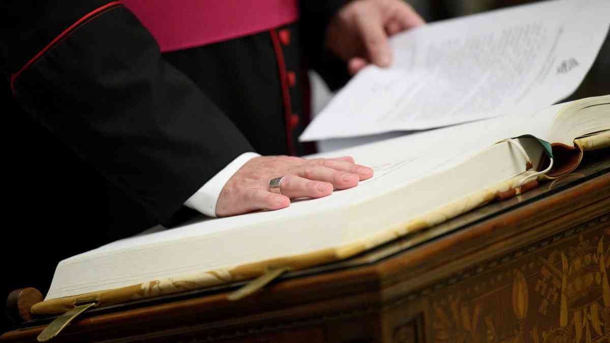 Cardinals enter seclusion ahead of secret conclave to elect new pope