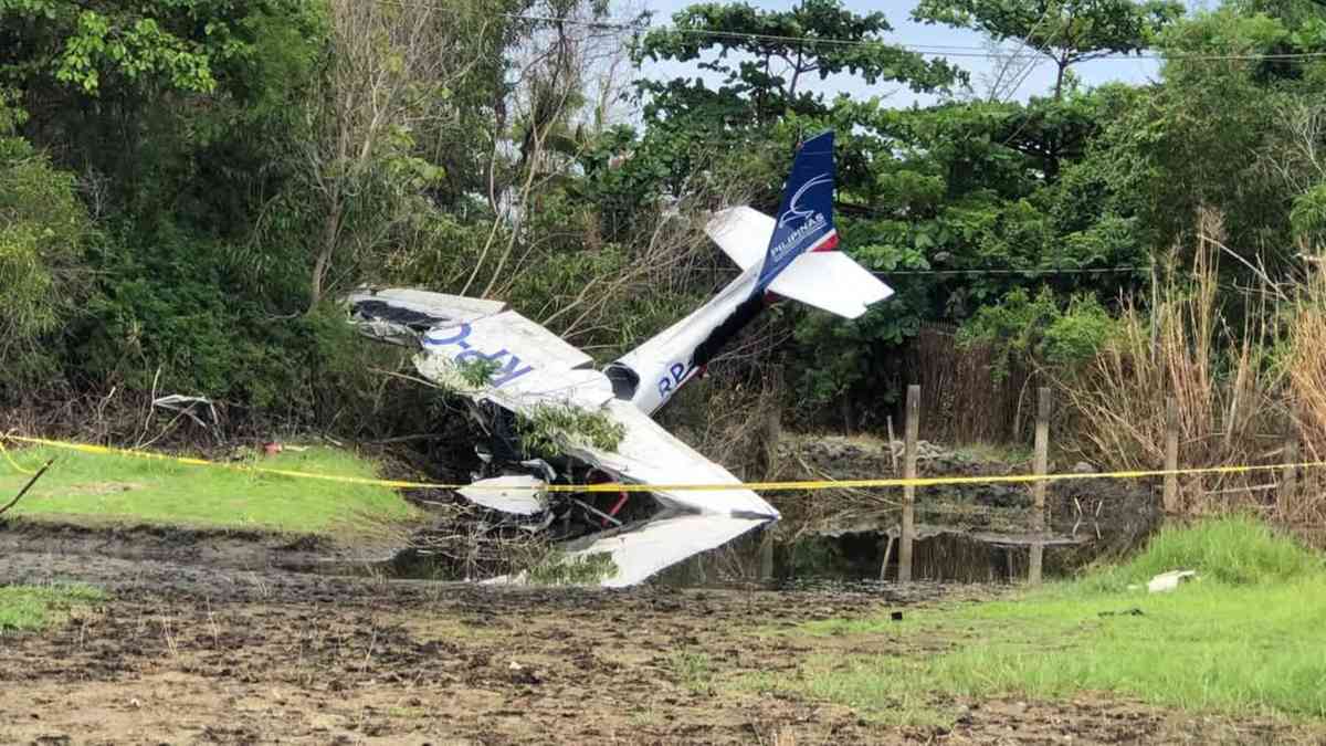 Cessna plane crashes in Lingayen, Pangasinan, leaves 2 people dead