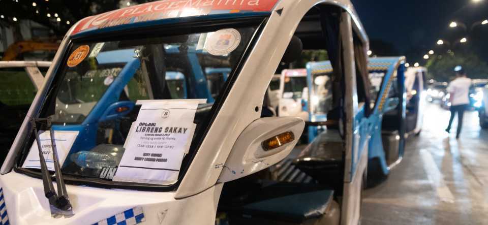 Commuters urge transport groups to end strike