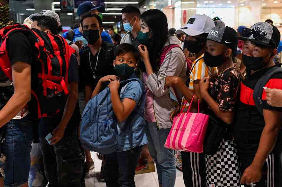 DILG eyes show-cause order vs Cebu gov for easing face masks in public