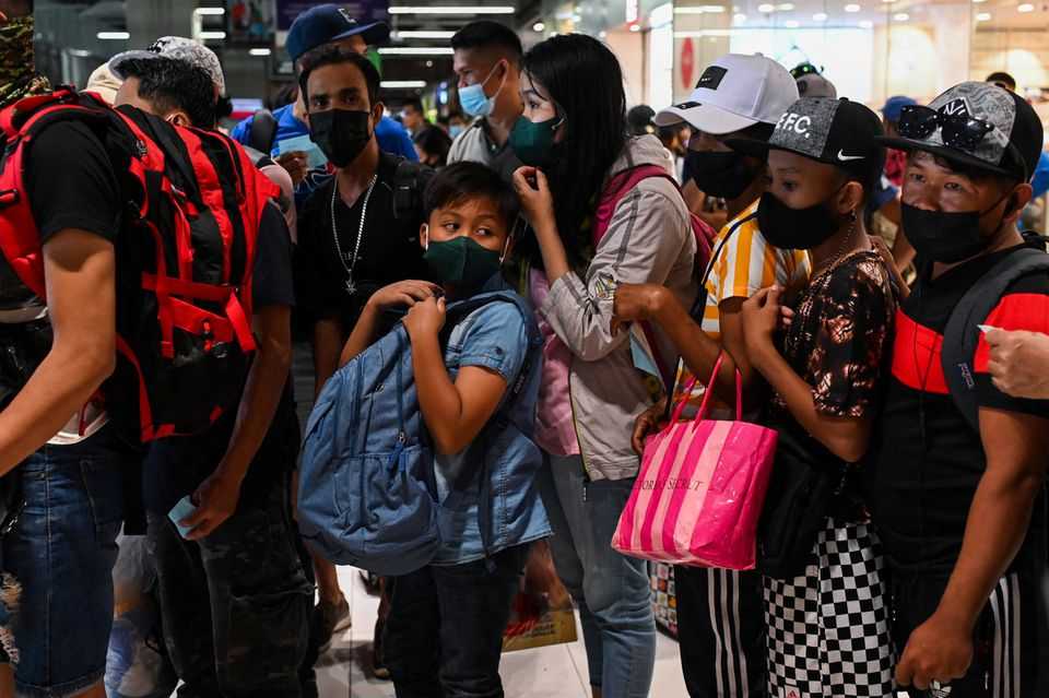 DILG eyes show-cause order vs Cebu gov for easing face masks in public