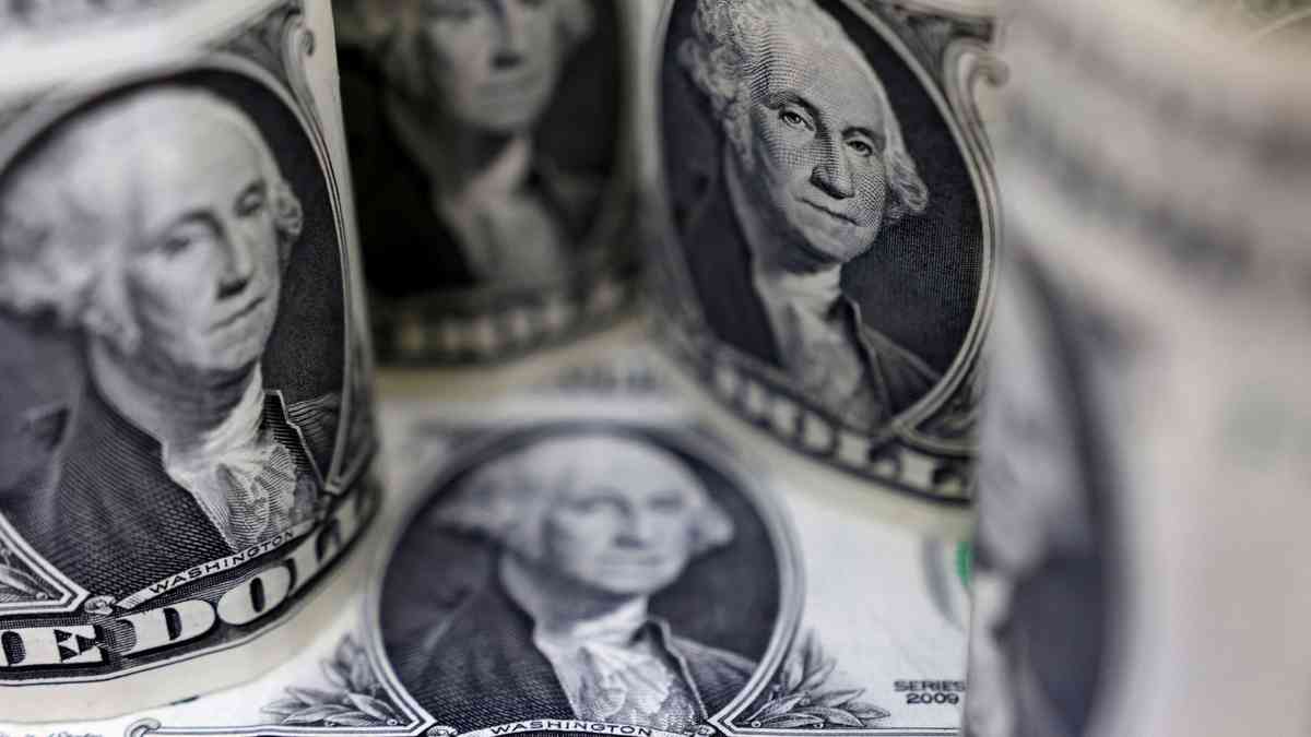 Dollar hovers near 3-week high before Fed; bitcoin tops $105,000