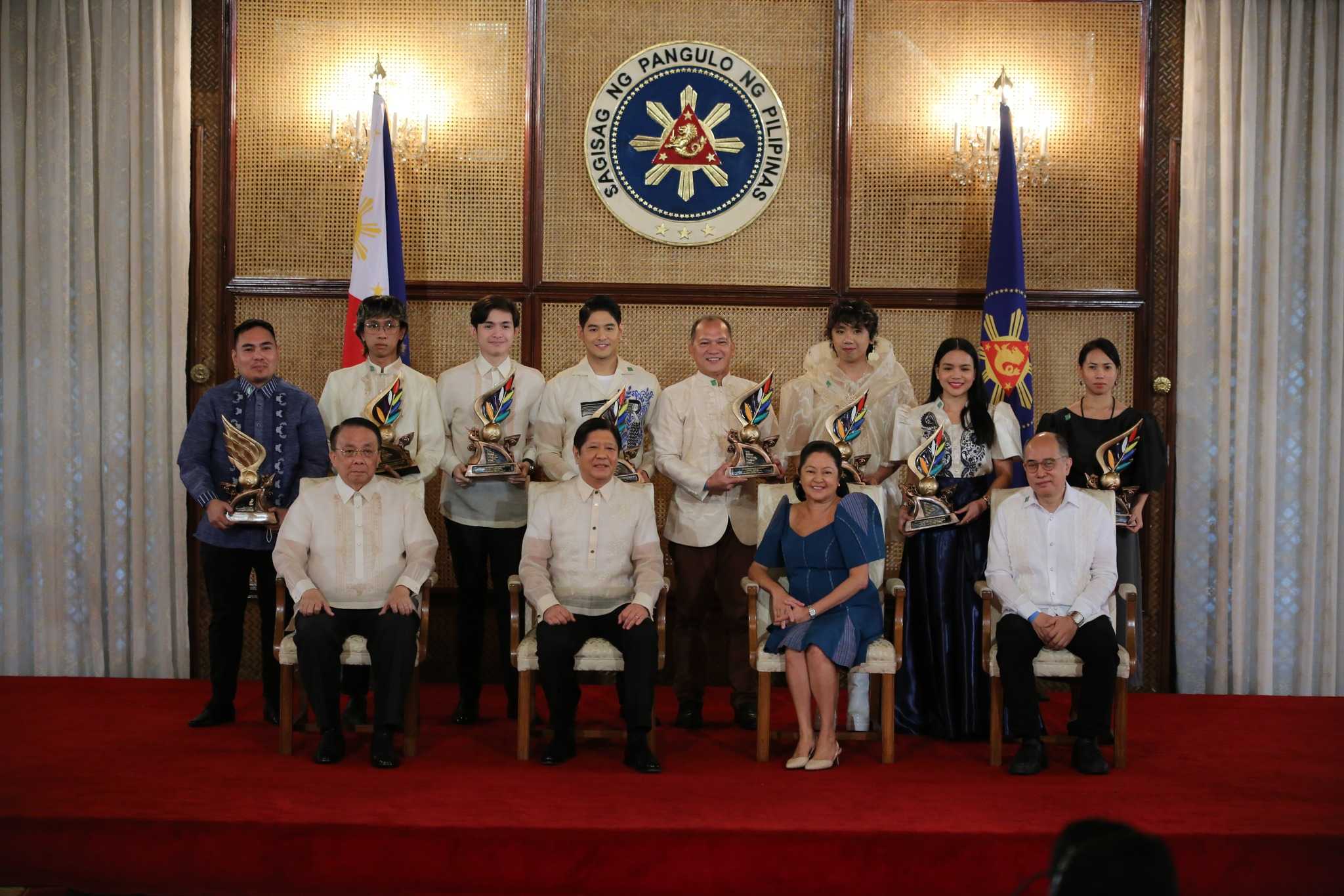 Dolly de Leon, Billy Crawford, other artists receive NCCA Ani ng Dangal award