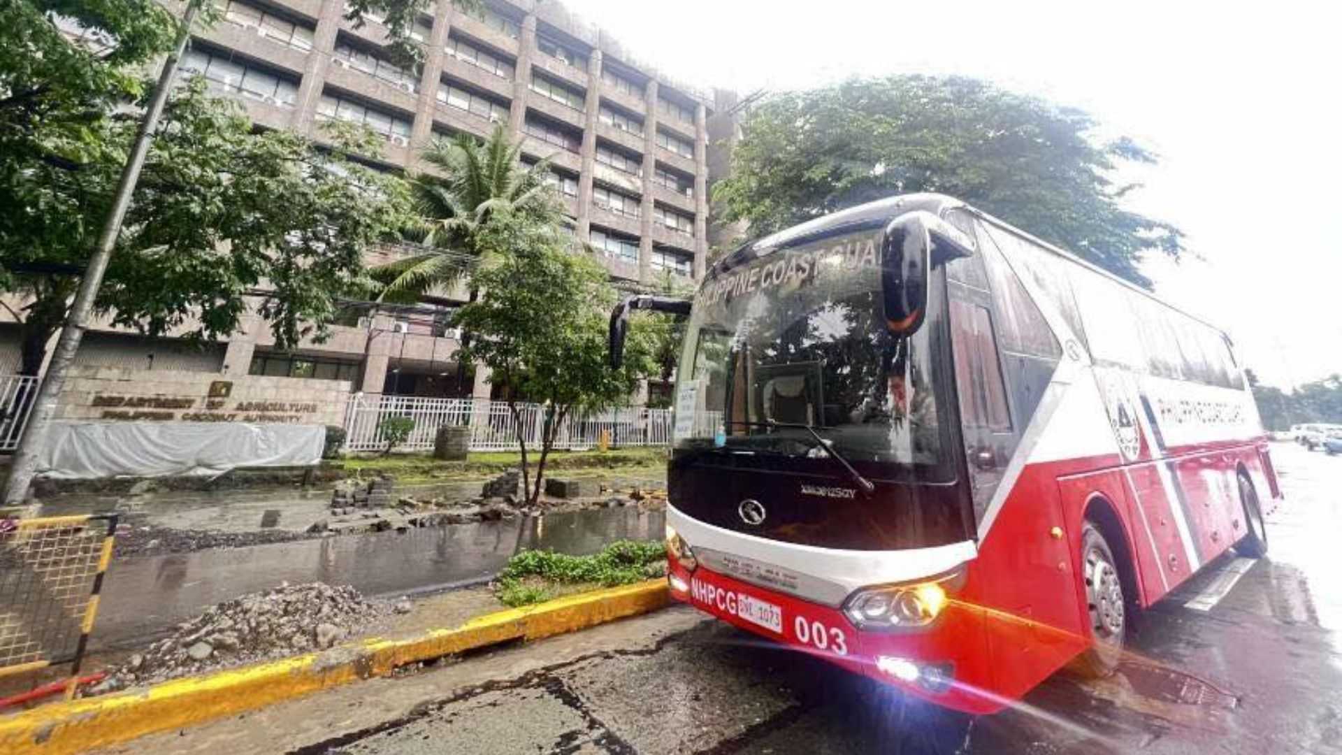 DOTr, PCG, PPA operate ‘libreng sakay’ buses, trucks on July 23 for stranded commuters