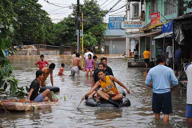 EDSA flood caused by clogged drainages, says MMDA