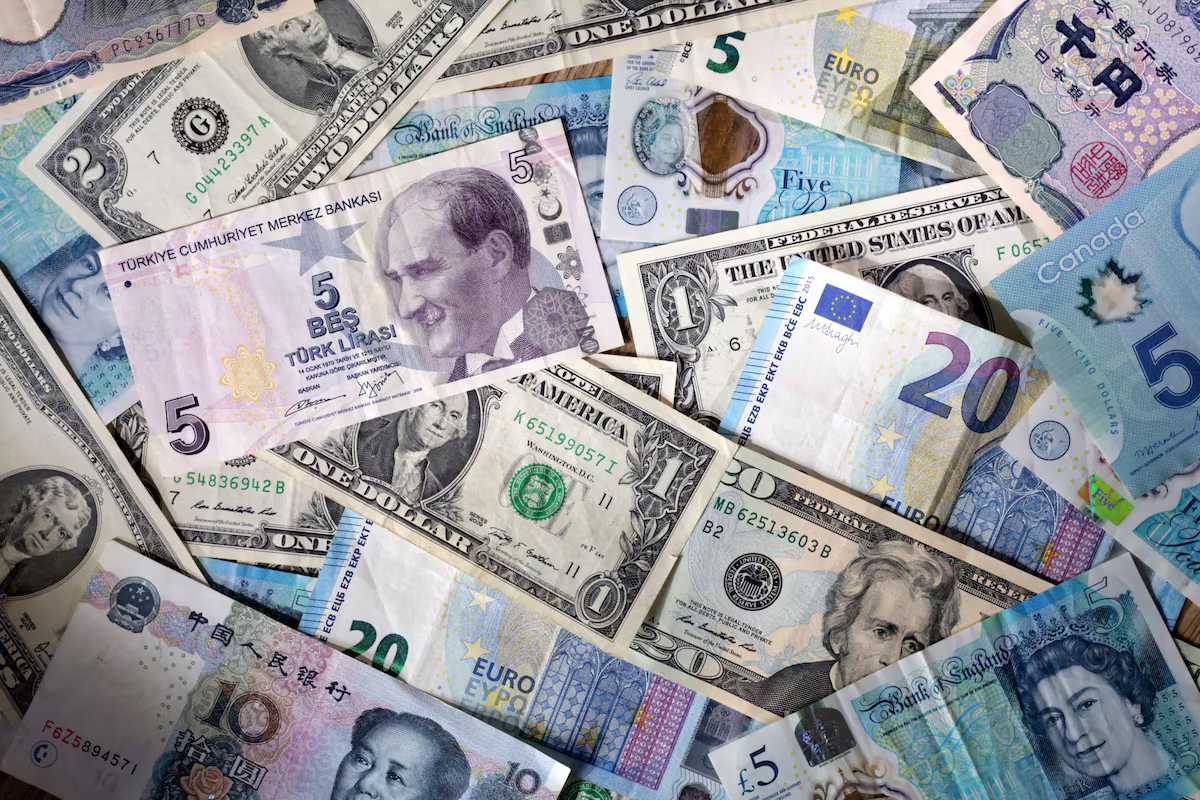 Euro eases after Trump threatens 30% tariffs on EU