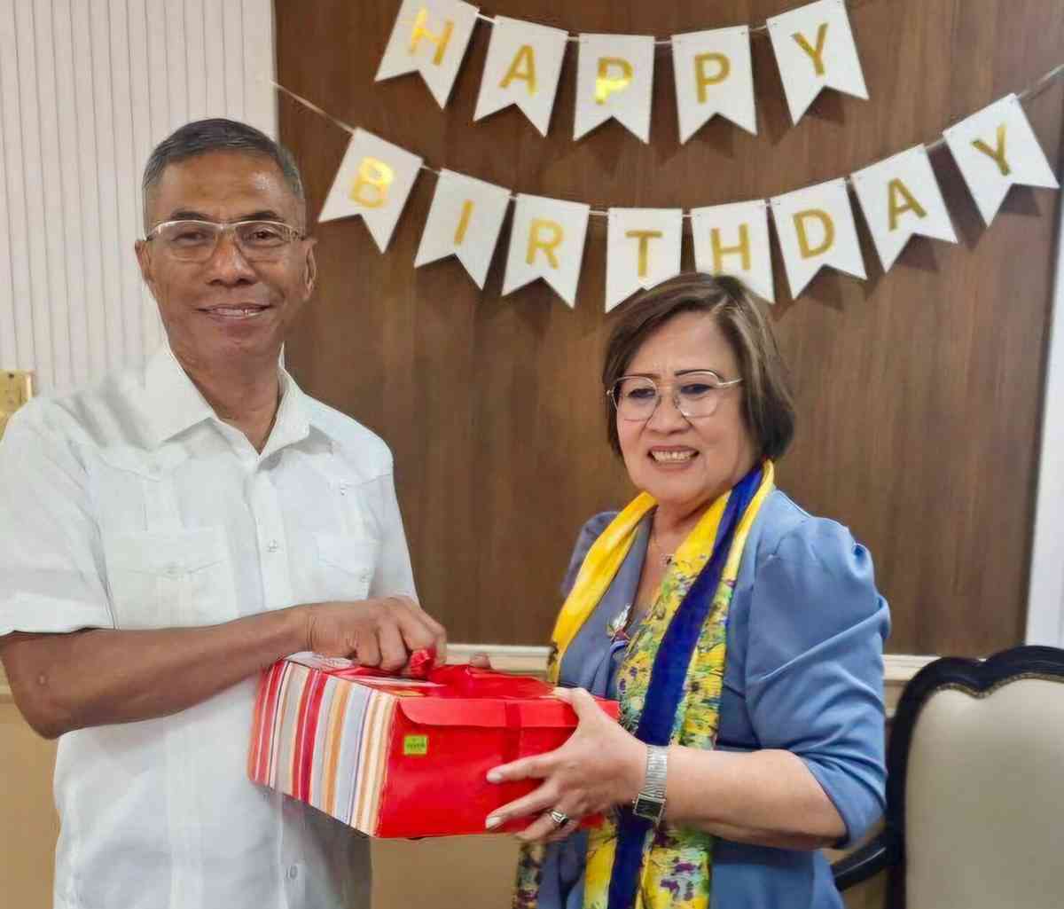Ex-PNP Chief Torre jokes about being a food delivery rider; delivers cake to Rep. De Lima