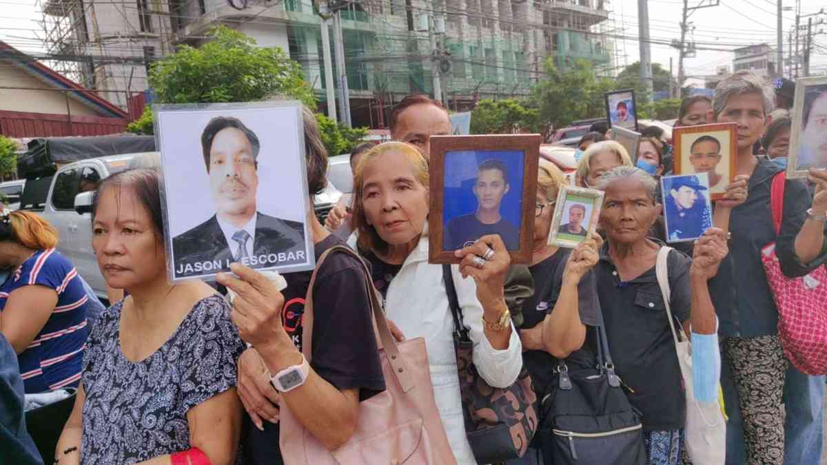 EJK victims’ families, Duterte supporters flock to House of Representatives