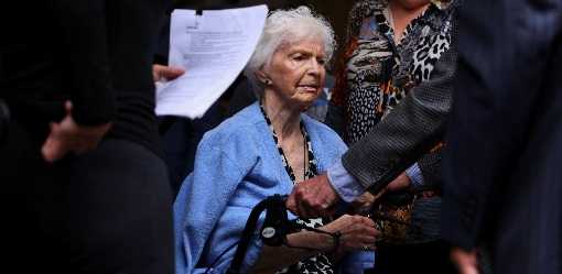 Family of Menendez brothers seek their release from California prison