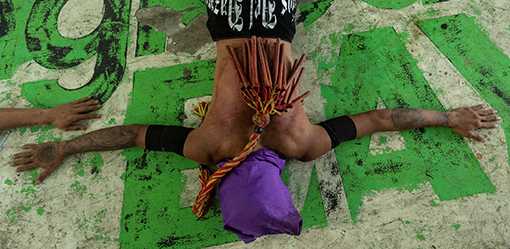 Filipino Catholics mark Jesus' crucifixion with self-flagellation