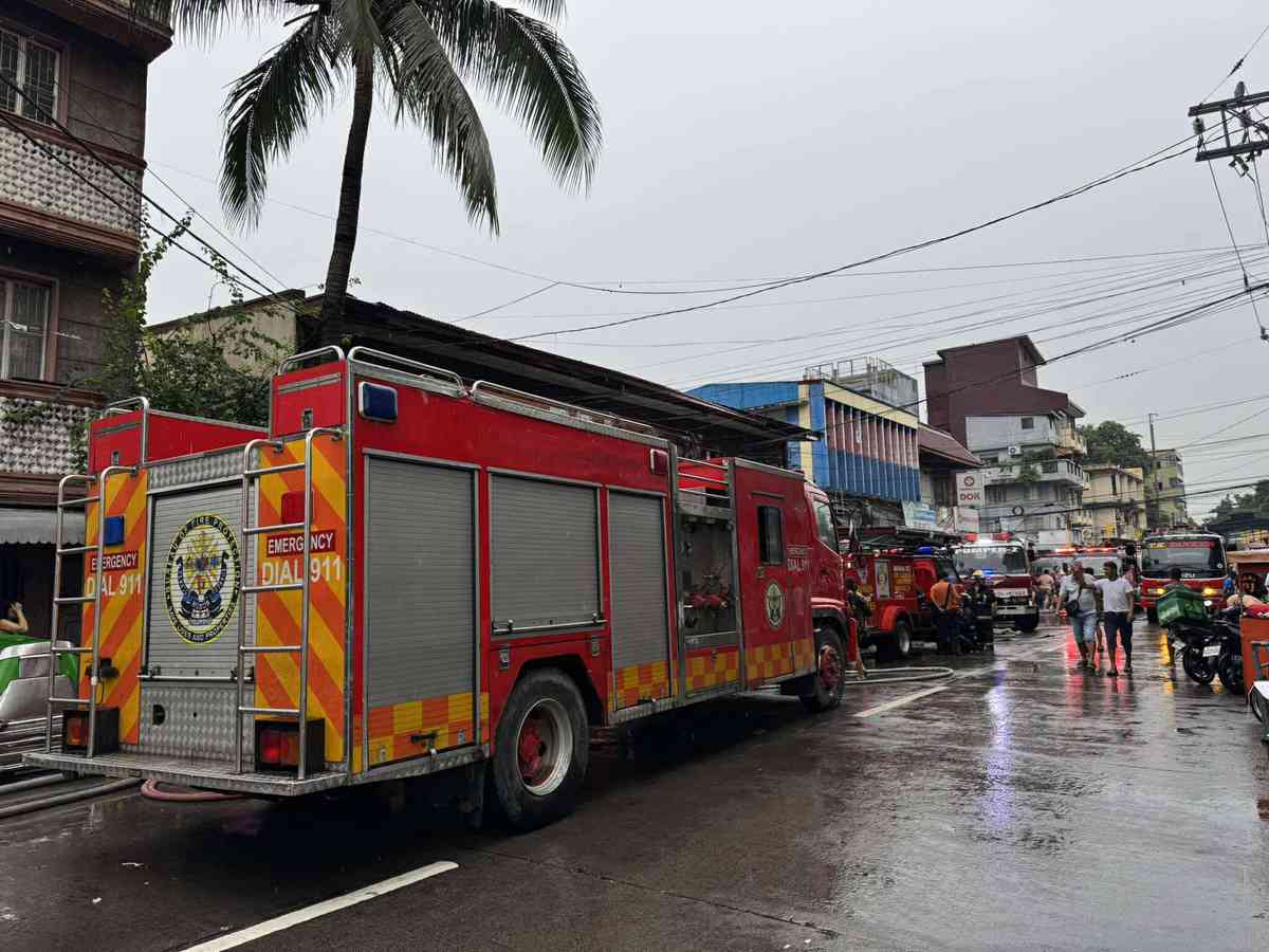 Fire breaks out in Sta. Cruz, Manila residential area amid heavy rain