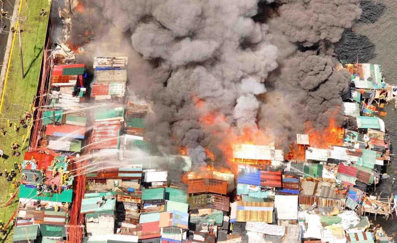 Fire erupts in Isla Puting Bato in Tondo, Manila
