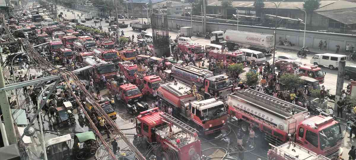 Fire ignites residential area in Moriones, Tondo