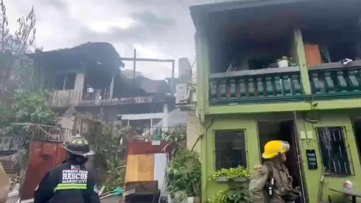 Fire strikes residential area in Brgy. Guadalupe Viejo, Makati City; 1 recorded dead